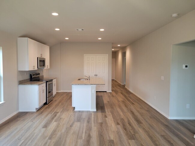 Building Photo - 14930 Dane Ct