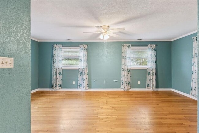 Building Photo - 1407 Sycamore Ave