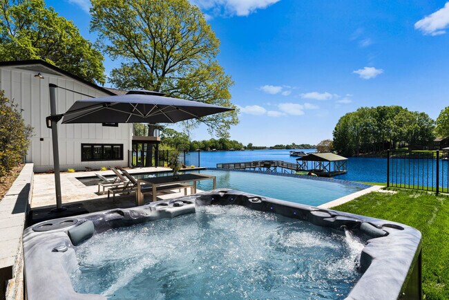 Building Photo - 3837 Fox Run