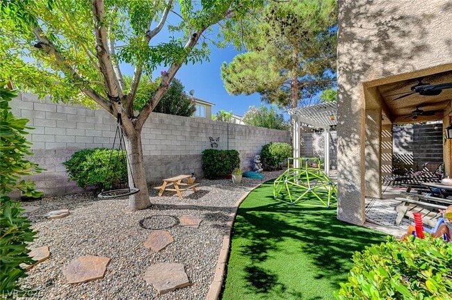 Building Photo - 10617 Austin Bluffs Way