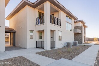 Building Photo - 2121 Sonoran Desert Dr