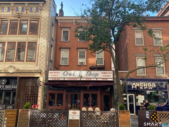 Building Photo - 268 College St