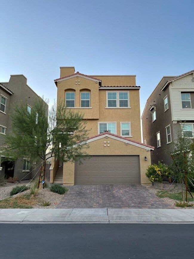 Cadence in Henderson 3 Story Home with R... 156 Campbelltown Ave