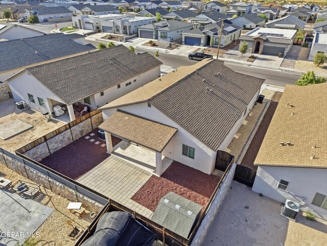 Building Photo - 927 Brass Hl Ave