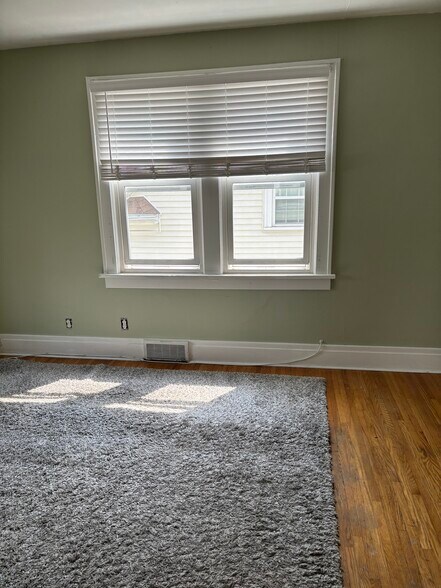 Building Photo - 2747 La Salle Ave