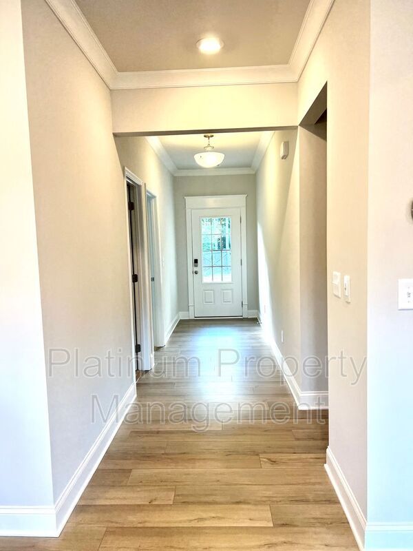 Building Photo - 4579 Silver Oak Dr