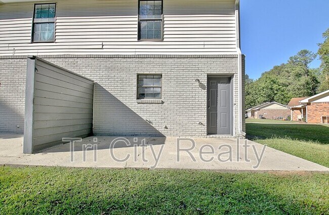 Building Photo - 220 Meadowbrook Ct