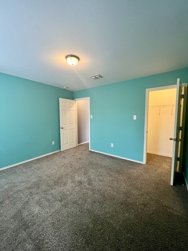 Building Photo - 9411 Rainbow Creek