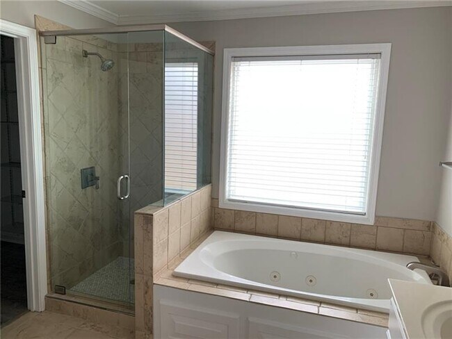 Building Photo - 1401 Redbud Way