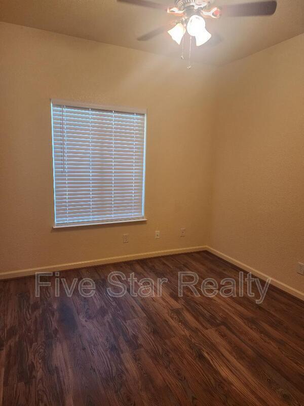 Building Photo - 1835 Woodland Dr
