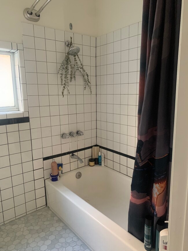 bathroom - 1579 Cerro Gordo St