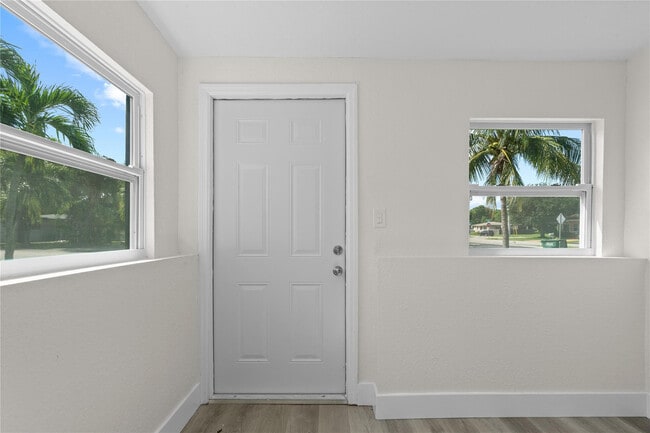Building Photo - 2941 NW 11th Ct