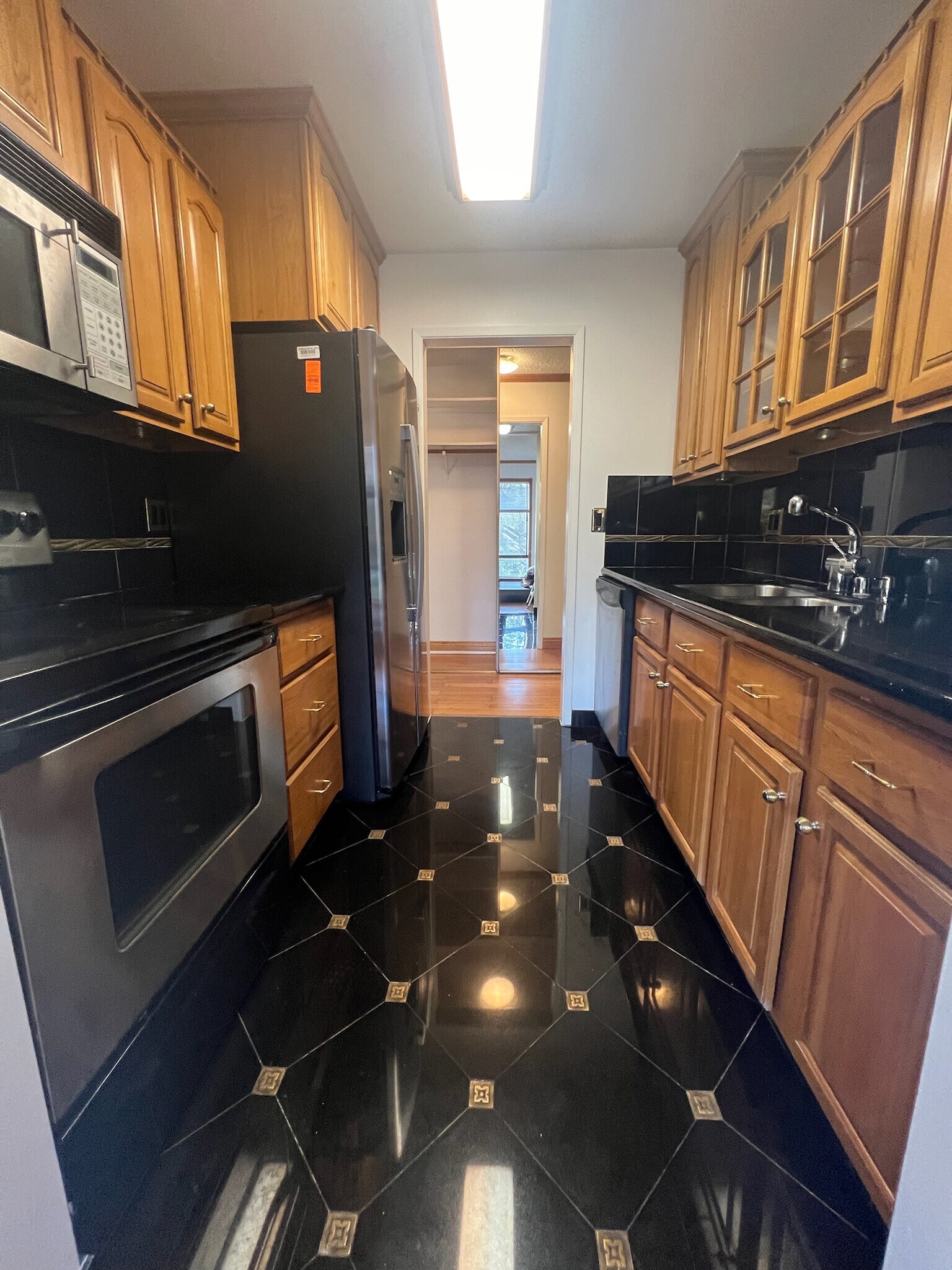 Building Photo - 2 Commodore Dr