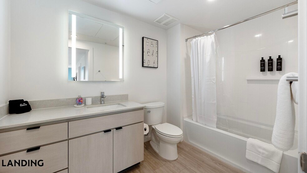 Building Photo - 707 S Farmer Ave