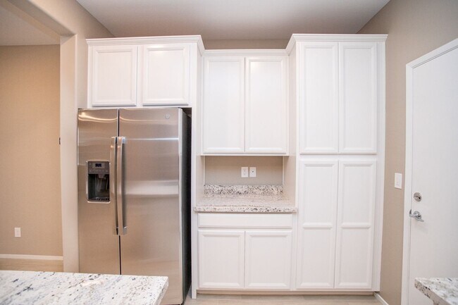 Building Photo - Gorgeous Townhome 3/2 in Santa Rosa Community in Summerlin!