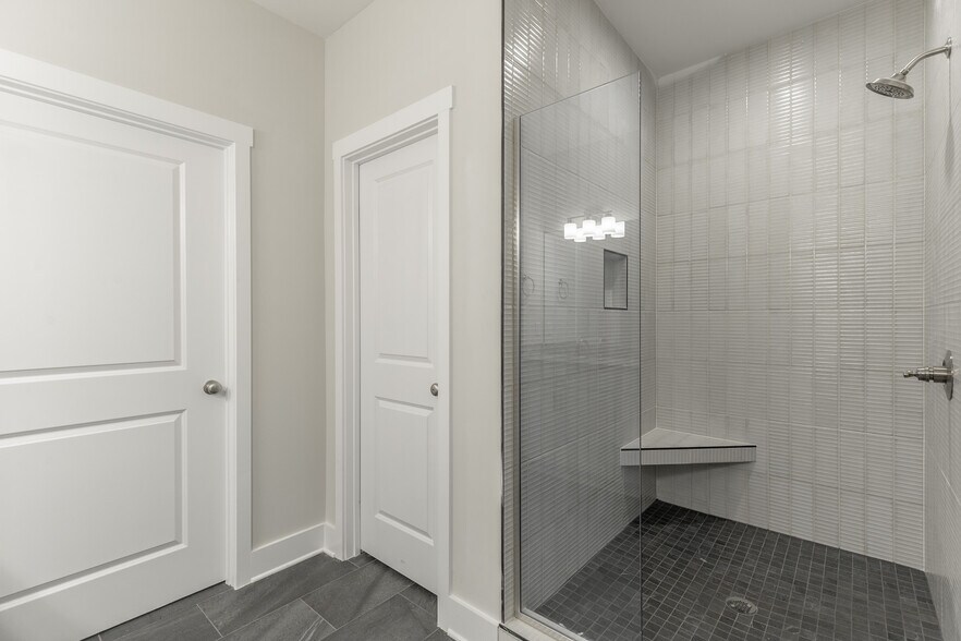 Building Photo - 4659 Heiskell Dr