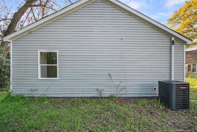 Building Photo - 313 S Racepath St