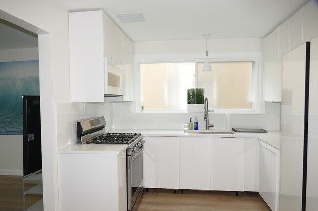Building Photo - 9003 Bronx Ave