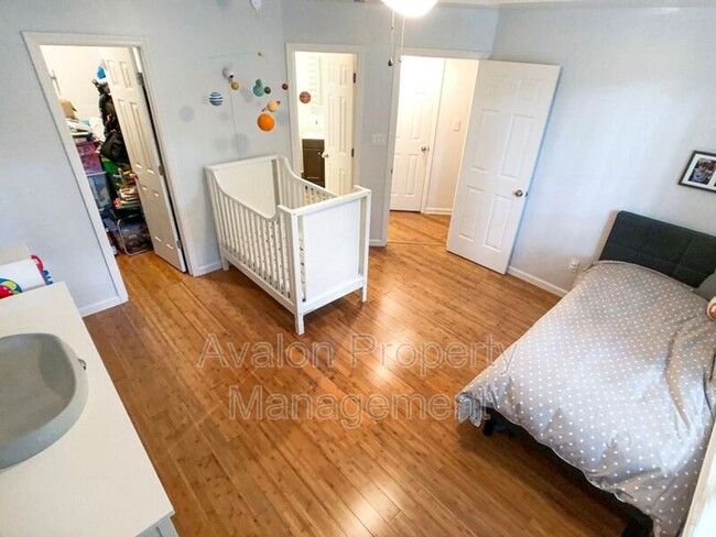 Building Photo - 807 McGill Park Ave NE