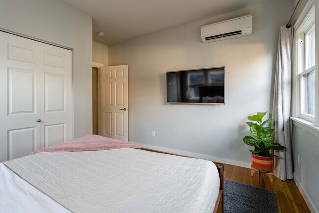 Building Photo - 3046 NE Glisan St