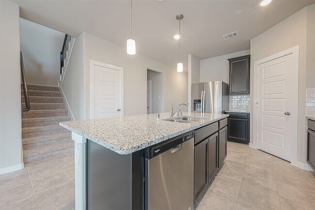 Building Photo - 8523 Lake Groove Ln