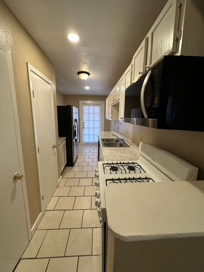 Building Photo - 722-726 S. Kennedy Ave.