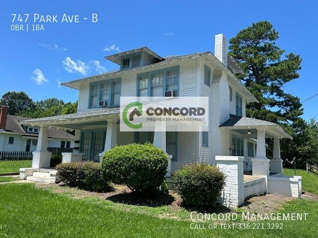 Building Photo - 747 Park Ave