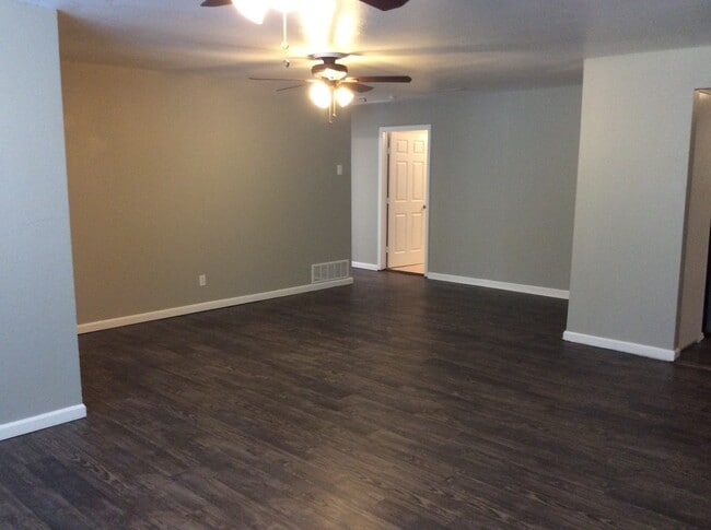 Building Photo - GREAT COLLEGE PROPERTY--PRE-LEASING FOR AUGUST! Completely Updated! 3 bedroom/2 bath Close to TTU...