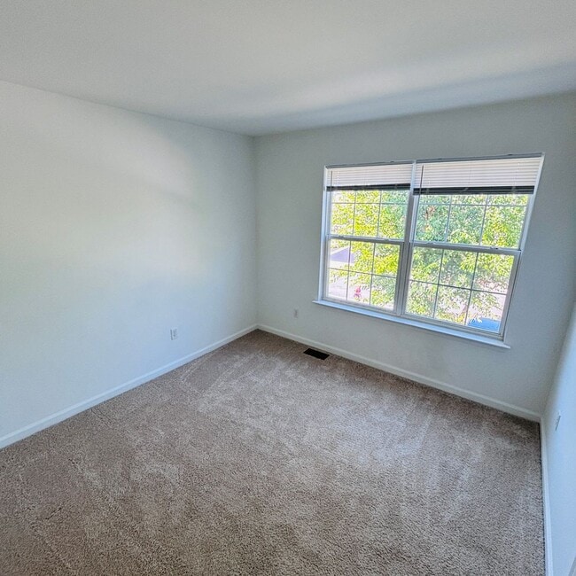 Building Photo - Located in the Highgates subdivision in Upper Macungie Township this 3 bedroom, 2.5 bath townhouse