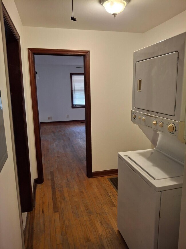 Building Photo - 287 Myrtle St