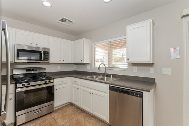 Building Photo - 828 Blue Rosalie Pl