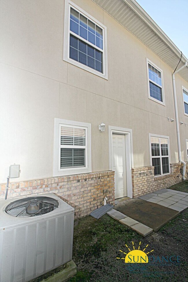 Building Photo - 1549 Bentley Cir