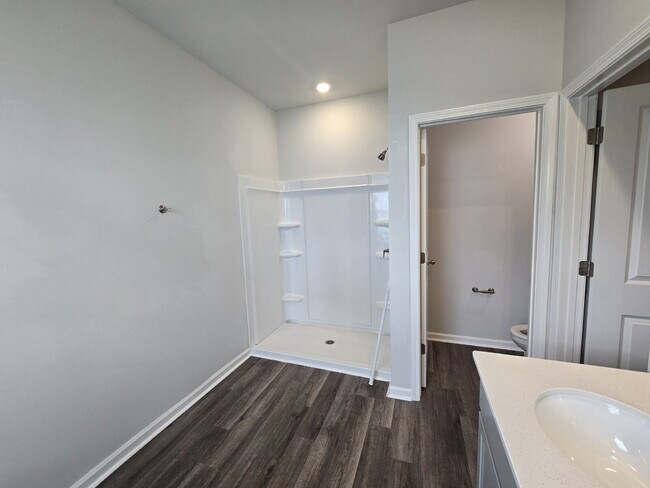 Building Photo - 517 Sandy Holw Dr