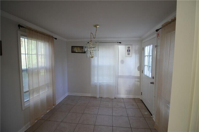 Building Photo - 5292 Bells Ferry Rd