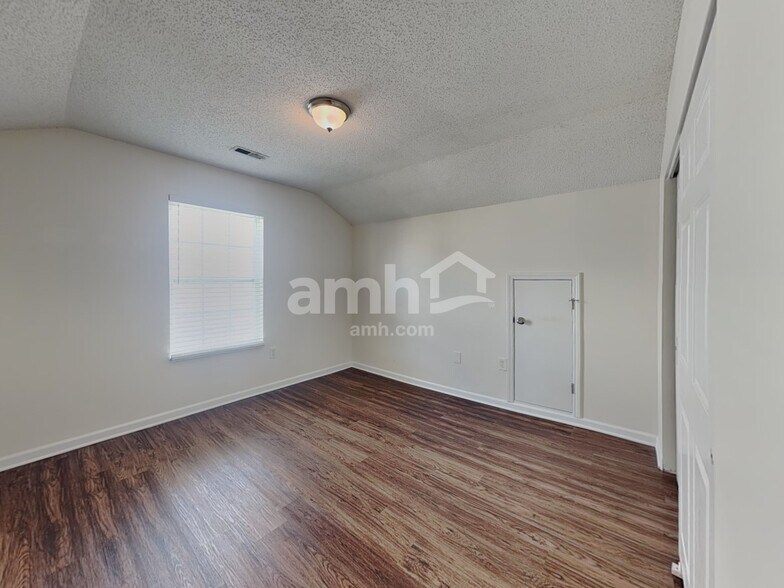 Building Photo - 8935 Hedge Maple Rd