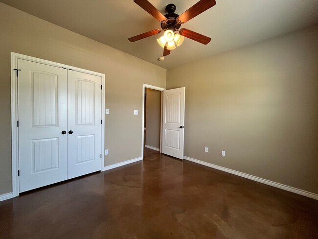 Building Photo - 3 Bedroom Home available for rent.   Refrigerator, washer and dryer included.