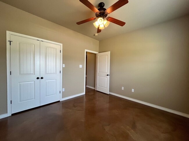 Building Photo - Move-in Special:  September rent free!  3 ...