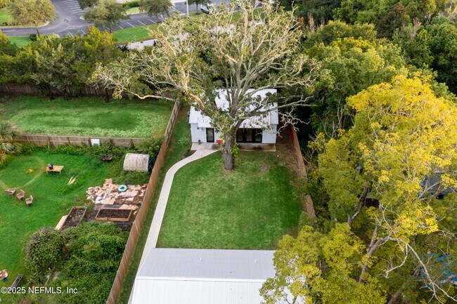 Building Photo - 581 Hazel St