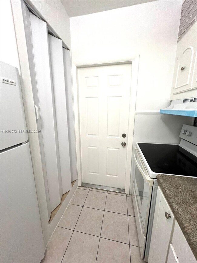 Building Photo - 1730 Washington St