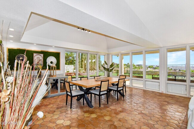 Building Photo - 508 Canyon Springs Dr