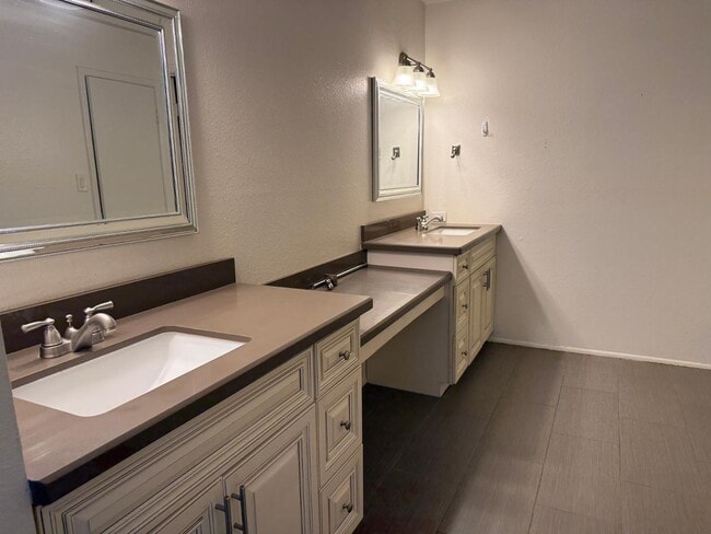 Building Photo - 8244 E Valley Vista Dr