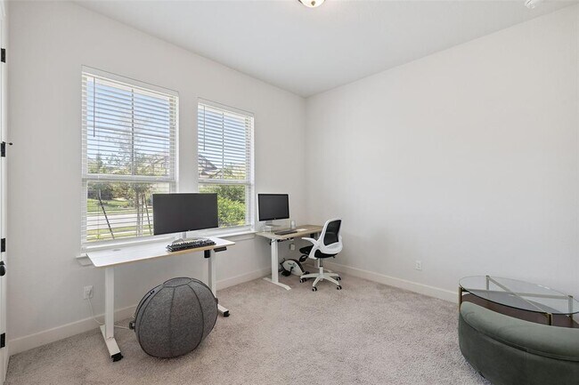 Building Photo - 6908 Empresa Dr