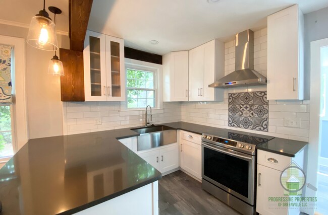 Building Photo - 103 Willow Springs Dr