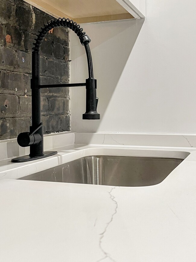 Building Photo - The Charlotte