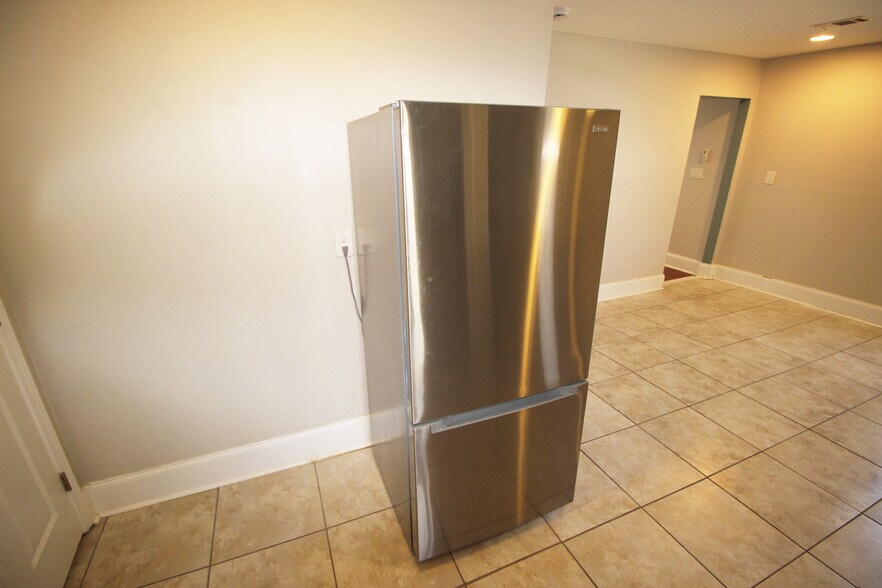 Building Photo - 3033 Toledano St