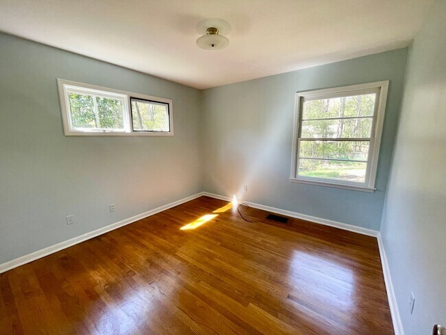 Building Photo - Charming 3 BR/2BA Home in Eastover District
