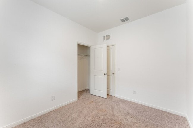 Building Photo - 6032 Pearl Mdw