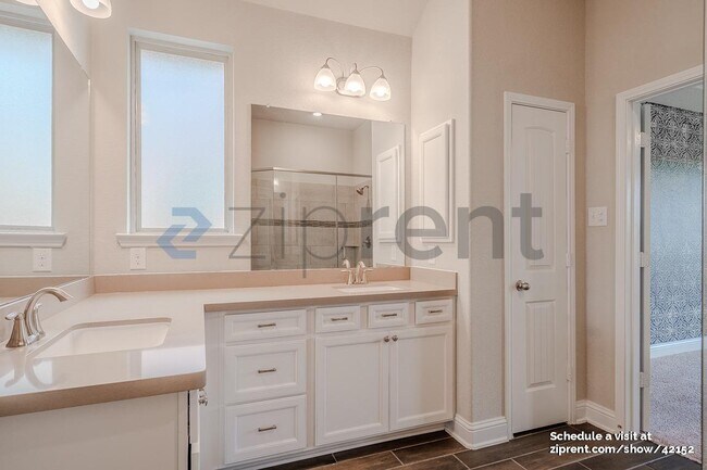 Building Photo - 18818 Lake Ridge Dr