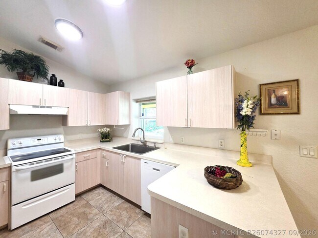 Building Photo - 6707 Coquina Ave