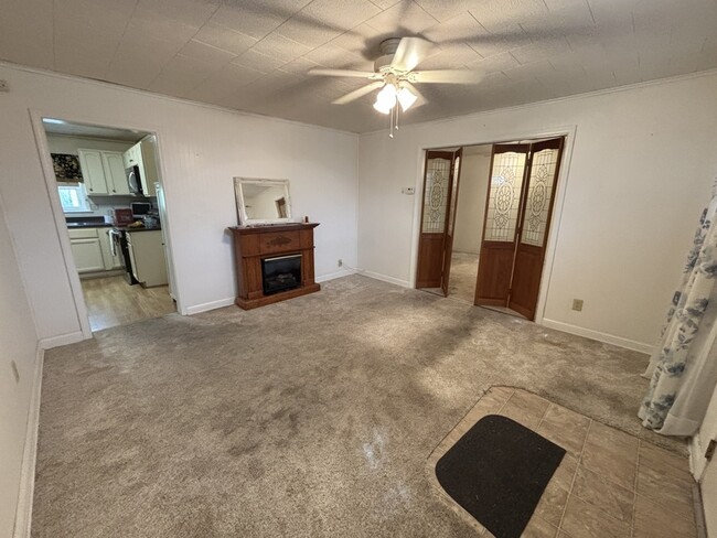 Building Photo - 1058 US-150